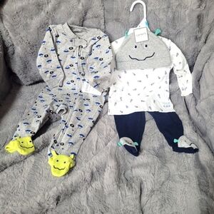 Carters matching set outfit and pjs (with feet) in alien theme in 6 months